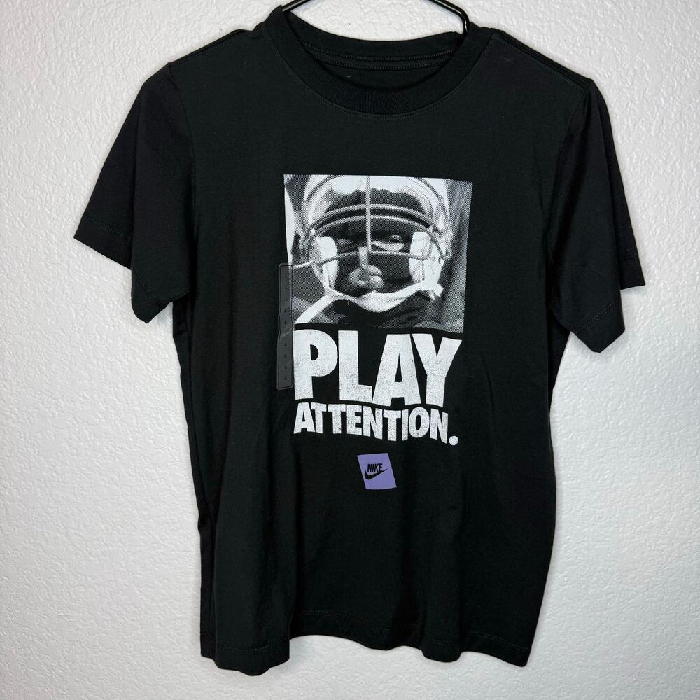 Nike Kids Play Attention Football Graphic T Shirt Black Youth Large NWT